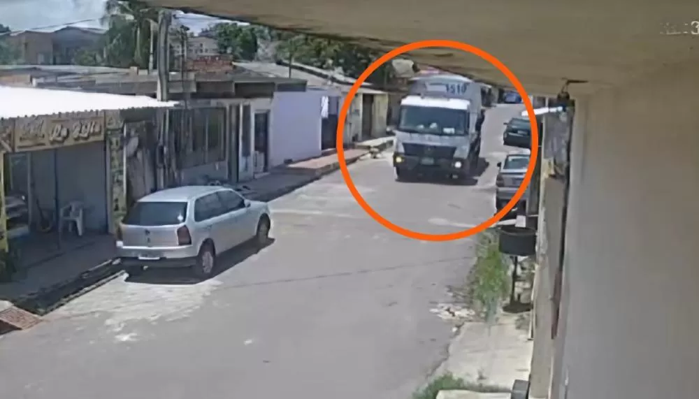 Criança de 6 anos morre atropelada por caminhão de lixo em Manaus