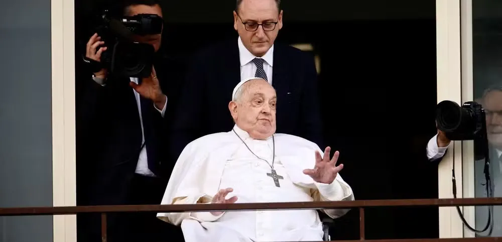  Papa Francisco recebe alta após quase 40 dias internado!