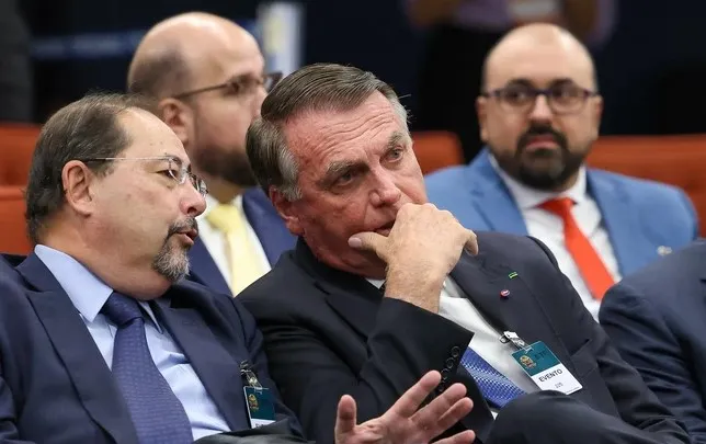 Bolsonaro no Banco dos Réus: Justiça ou Julgamento Político?