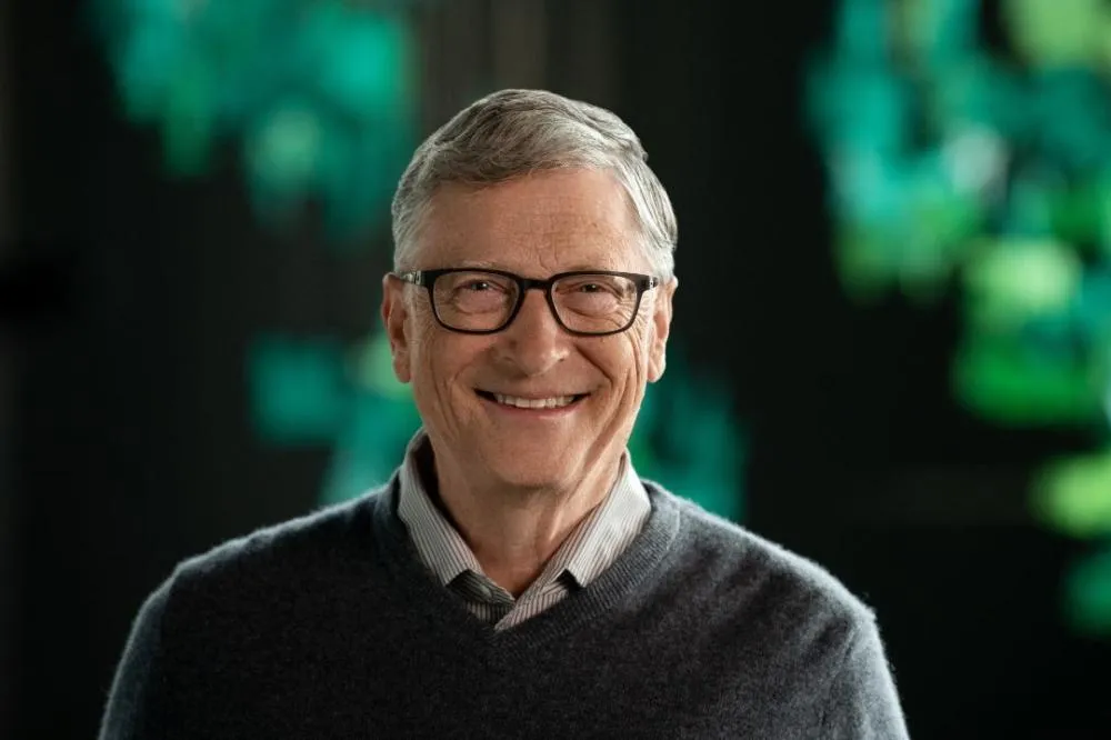 Bill Gates prevê revolução da IA: humanos podem se tornar “desnecessários” em muitos setores