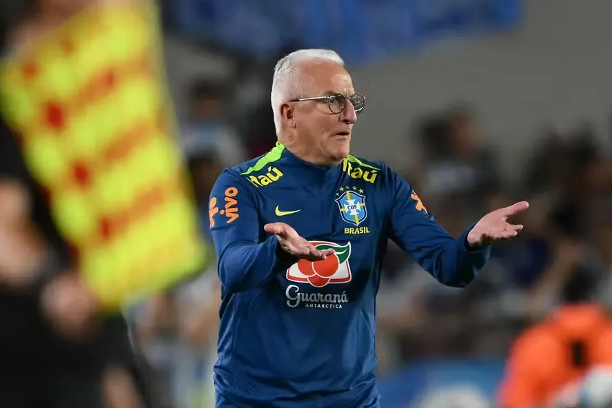 Dorival Júnior é demitido da Seleção Brasileira após goleada histórica