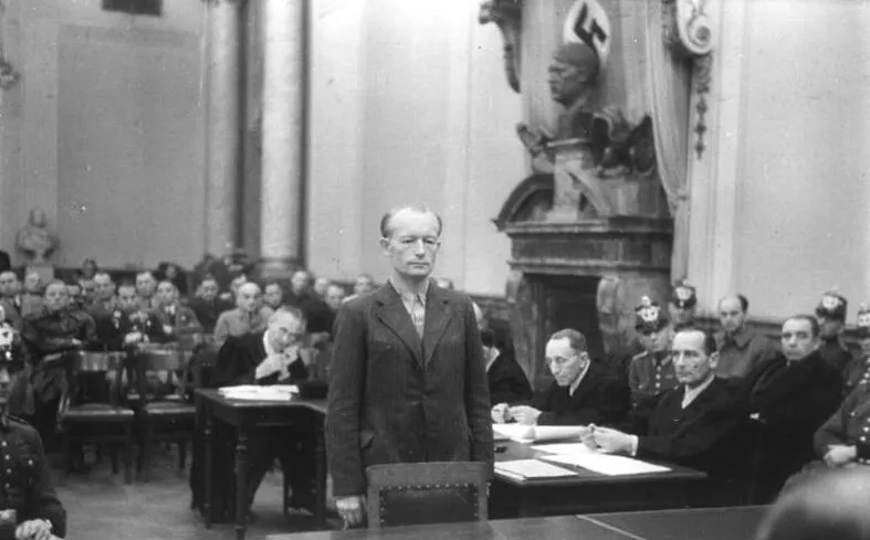 Julgamentos de fachada: a ferramenta de repressão usada por regimes autoritários