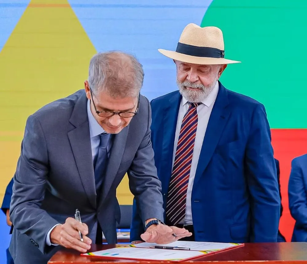 Lula enfrenta baixa popularidade e se reúne quase diariamente com ministro da Secom