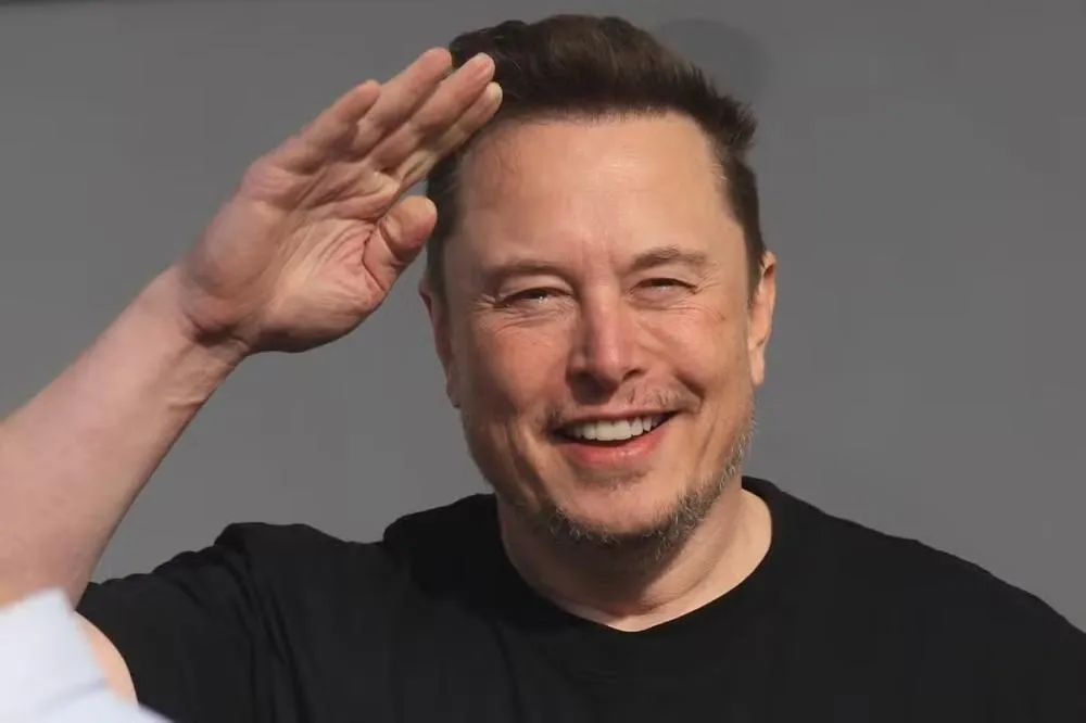 Elon Musk lidera ranking da Forbes: O gênio empresarial e sua ascensão imparável