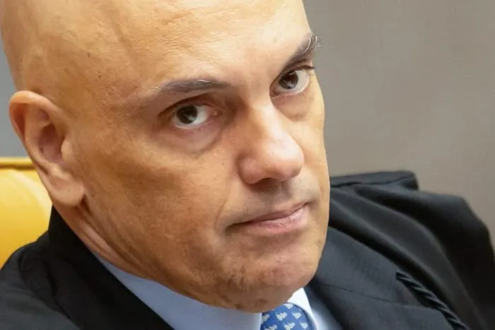 A perseguição a Bolsonaro: A tentativa de silenciá-lo e impedi-lo de 2026