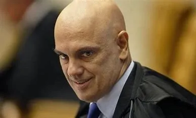 Moraes teria usado órgão do TSE para levantar ficha de contratado para obra em seu apartamento
