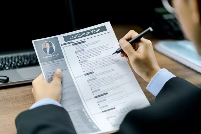Recrutadores enfrentam dificuldades com currículos gerados via Chat-GPT