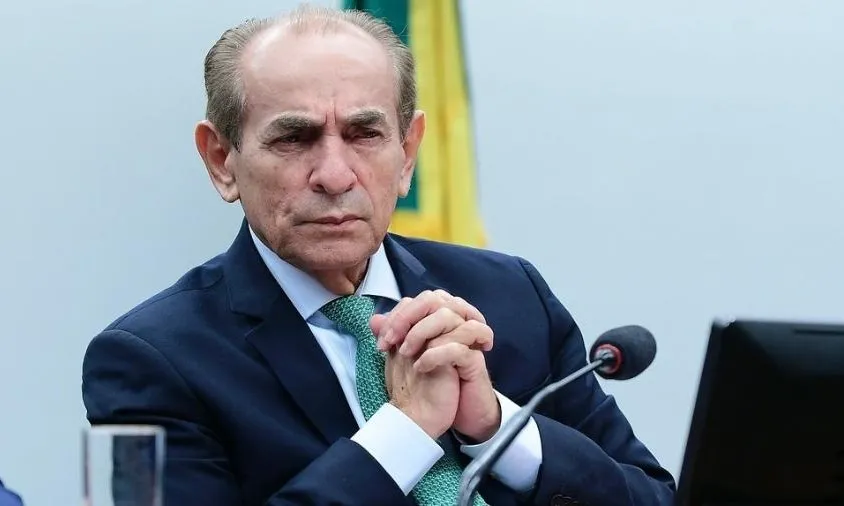 Marcelo Castro propõe fim da reeleição e ampliação de mandato para cargos do Executivo