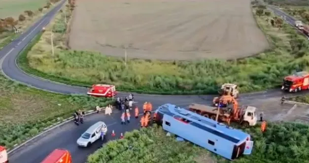 Tragédia na MG-223: Ônibus tomba com 54 pessoas, deixa 11 mortos e 36 feridos em Araguari (MG)