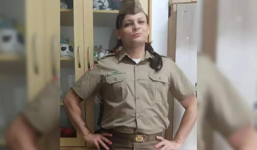 Aposentadoria compulsória da major trans Lumen expõe rachaduras na PM de SC