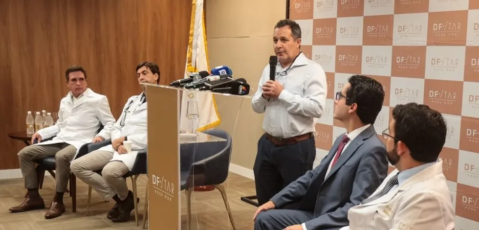 Cirurgia de 12 horas em Bolsonaro não resolve totalmente o problema intestinal, dizem médicos