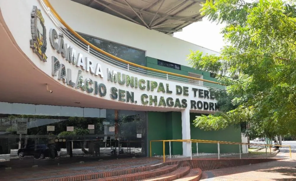 Escudo Eleitoral se aprofunda: PF cerca gabinete de Tatiana Medeiros e da Câmara de Teresina