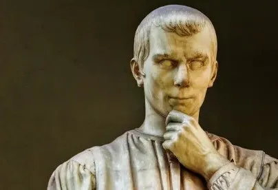 Niccolò Machiavelli: O gênio político que desnudou os bastidores do poder