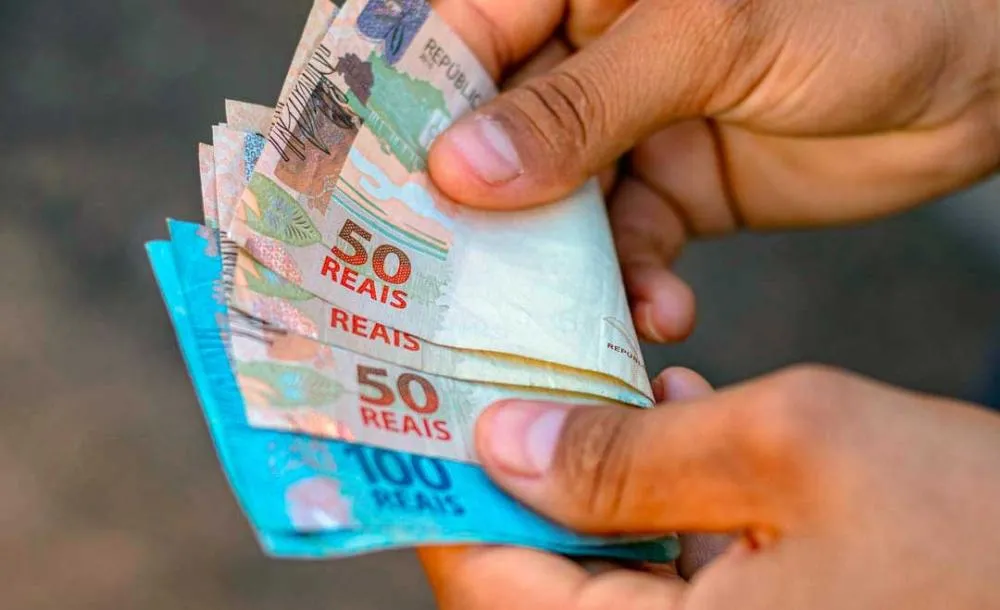 Reajuste do salário mínimo e 'jus esperneandi': Política eleitoreira ou enfrentamento dos desafios econômicos?