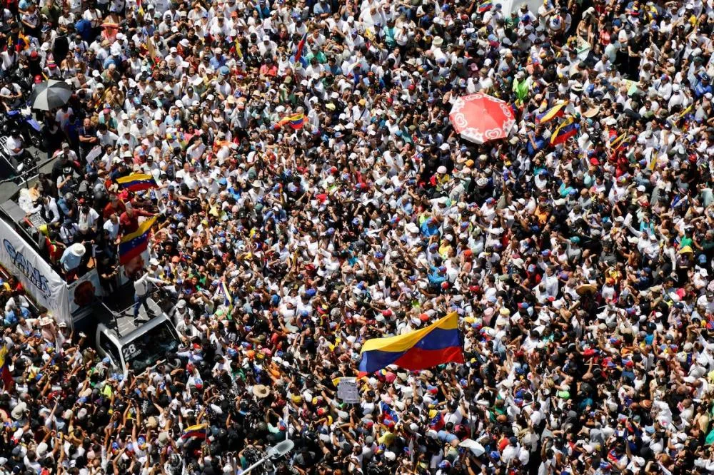 Venezuela em ebulição: Reação popular contra a "fraude eleitoral" aumenta tensão no País