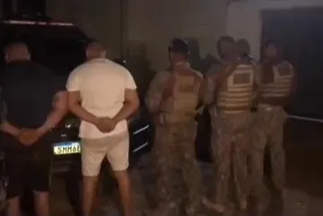 O Brasil onde o crime compensa - e desfila