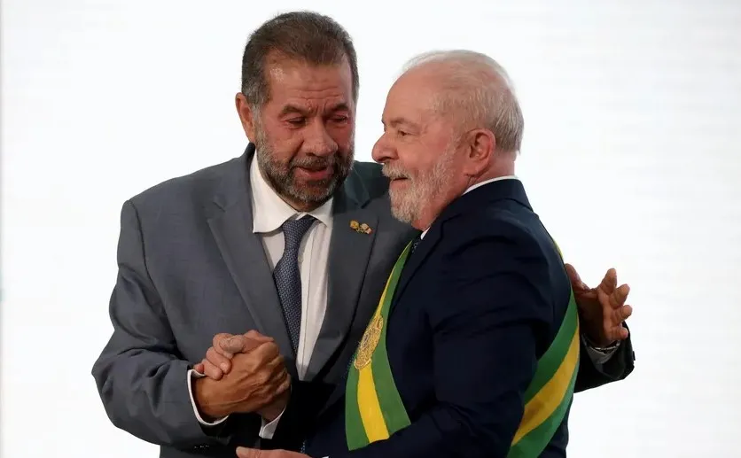 Carlos Lupi e o escândalo no INSS: a história se repete, agora como farsa