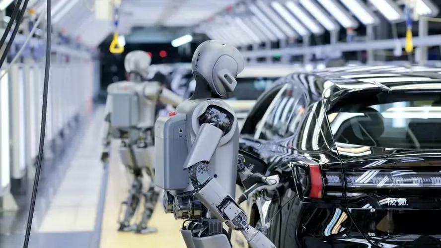 Robôs humanóides tomam o chão de fábrica: A substituição irreversível do trabalhador