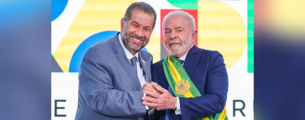 Novas denúncias atingem Carlos Lupi, mas ministro segue sem explicar omissões