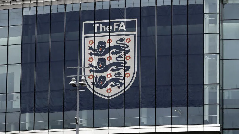 Inglaterra proíbe mulheres trans de competições femininas no futebol