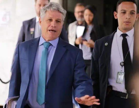 Ministro de Lula se encontra com entidade suspeita no caso INSS e omite da agenda