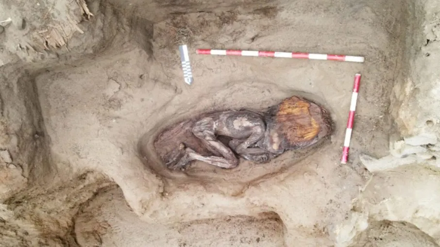 Múmia de 5.000 anos é descoberta em antigo lixão de Caral e reescreve história do Peru pré-colombiano