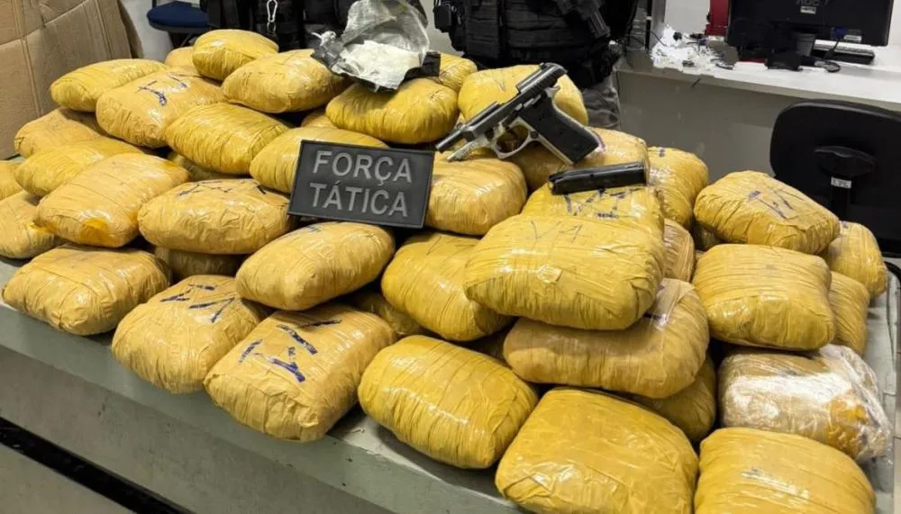 Tráfico escancarado: presos em Floriano com drogas, arma e dinheiro reforçam avanço das facções no Piauí