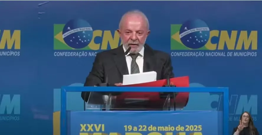 Lula vaiado novamente: presidente enfrenta hostilidade em evento com prefeitos e revela dilema com as ruas
