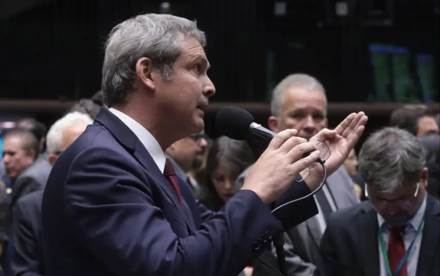 Moraes, os EUA e os Limites da Soberania: Quando a Justiça cruza a fronteira dos direitos humanos