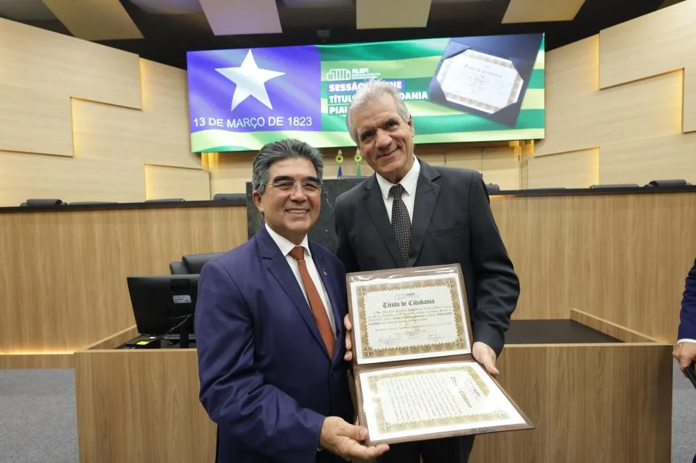 Homenagem à ditadura: ALEPI concede cidadania piauiense a embaixador cubano