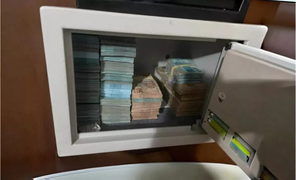 Cofre misterioso e recheado com com dinheiro em espécie é achado em apartamento vazio 