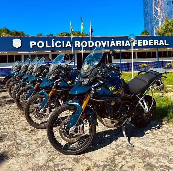 PRF do Piauí reforça policiamento com novas motocicletas de alta potência