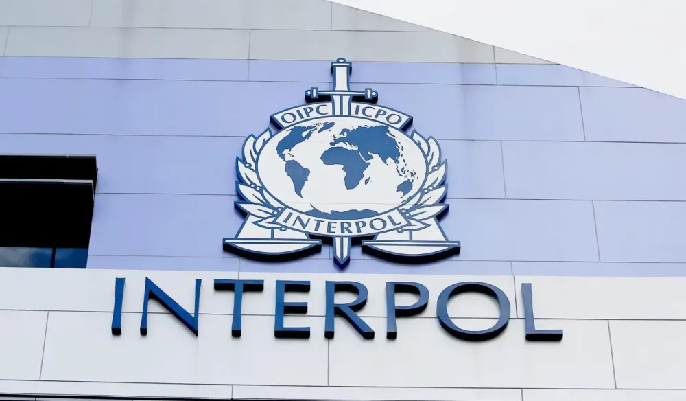 PF pede inclusão de Carla Zambelli na lista da Interpol