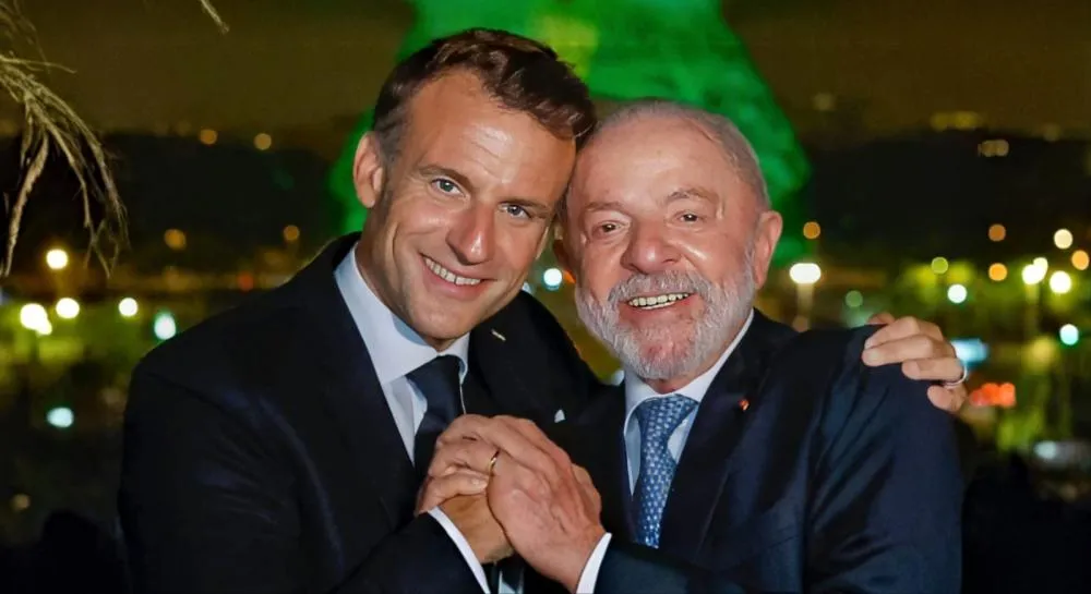 Lula e Macron: o abraço dos afogados