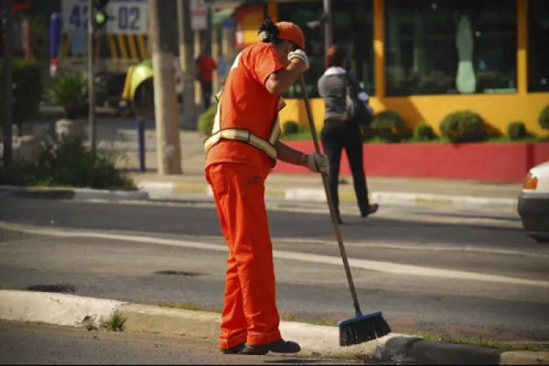 Paralisação de garis em Teresina expõe impasse entre consórcio e prefeitura