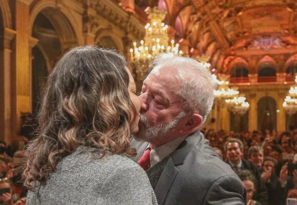 O luxo do 'primeiro casal' e a conta para o contribuinte