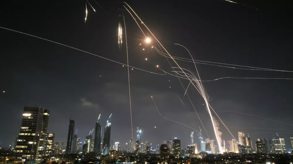 Irã lança ataque maciço contra Israel em retaliação aos bombardeios