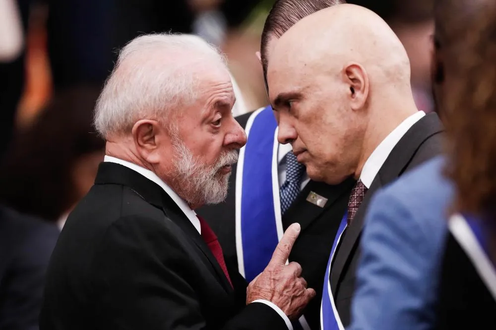 Após Lula e Alexandre de Moraes mandarem no país, Brasil despenca no ranking da democracia