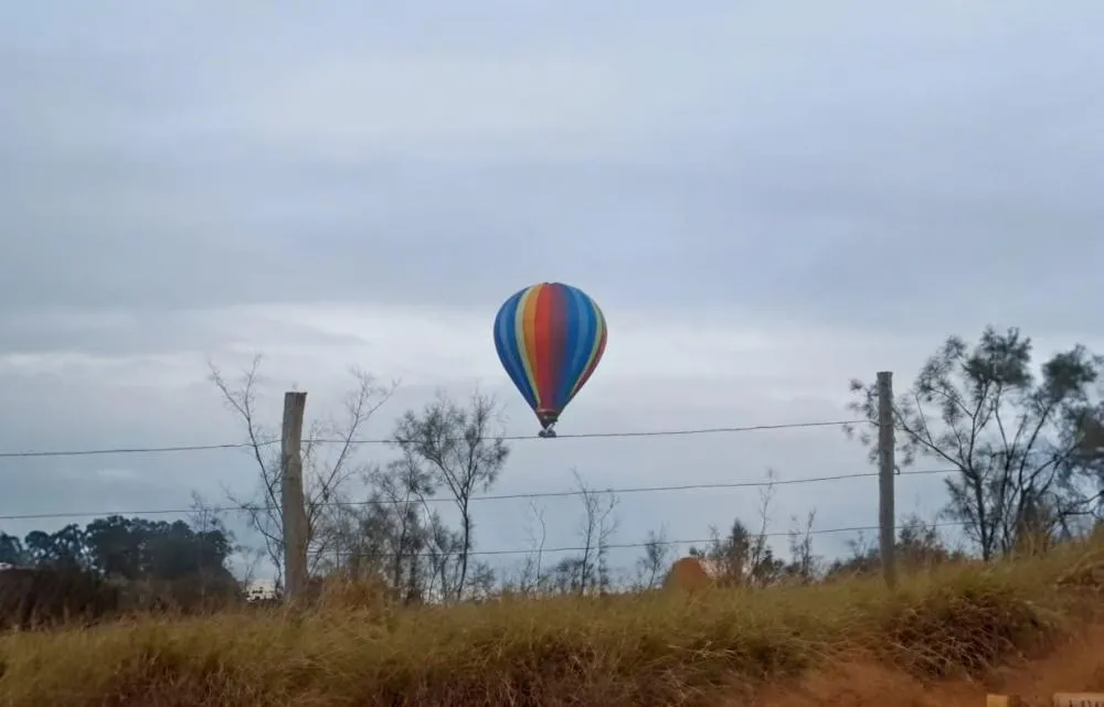 Balão irregular cai em São Paulo com 33 a bordo: três mortos e dezenas de feridos