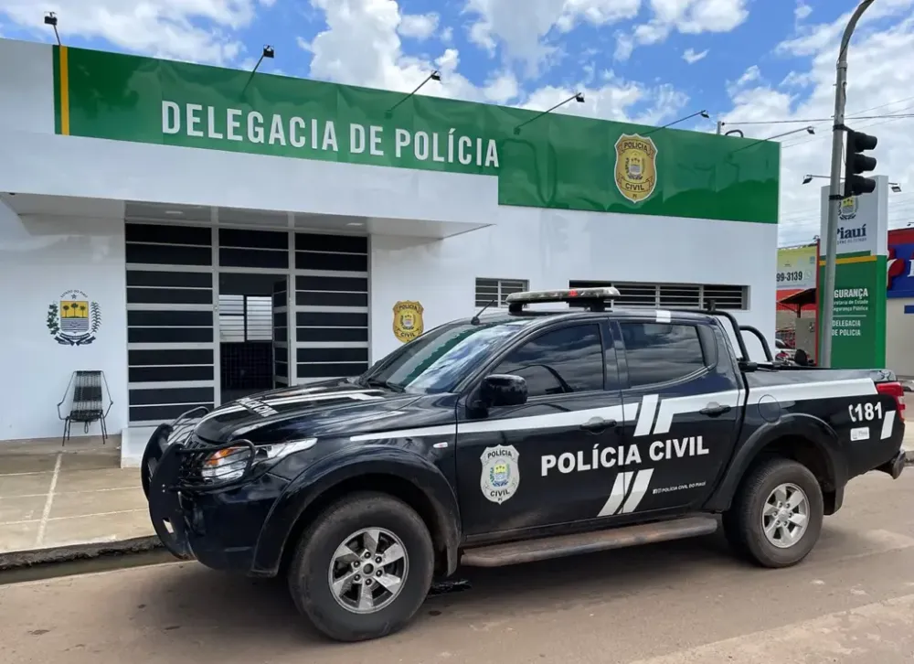 Homem procurado por homicídio é preso ao registrar furto de celular em Teresina