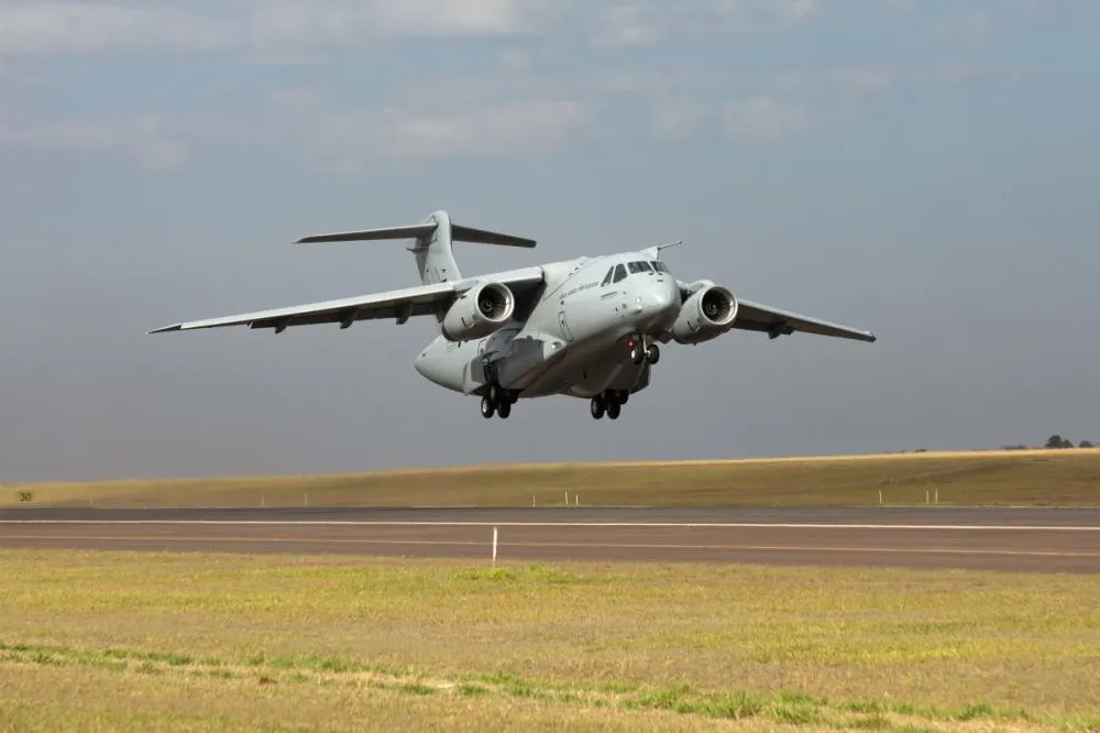 Portugal amplia frota de cargueiros KC-390 e reforça papel na Otan