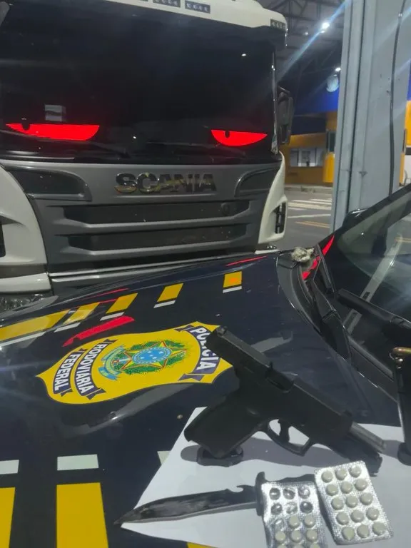 PRF apreende arma, munições e drogas em caminhão na BR-316 no Piauí