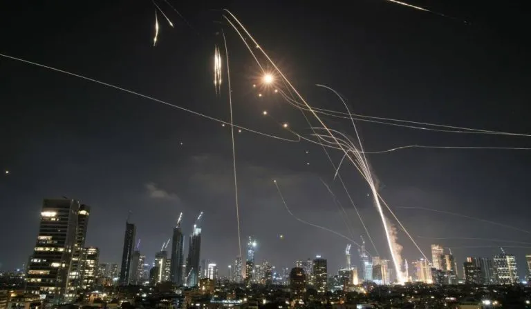 Bombardeios israelenses deixam ao menos 51 mortos na Faixa de Gaza, segundo imprensa local