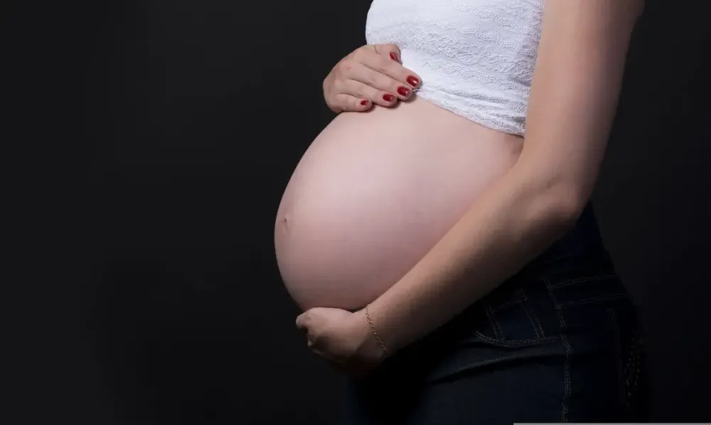 Brasileiras adiam maternidade e têm menos filhos, revela Censo do IBGE