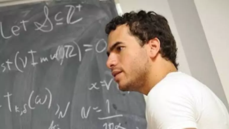 O brasileiro vencedor do 'Nobel de Matemática' está na China recrutando talentos