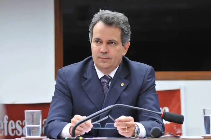 STF afasta prefeitos e mira deputado da Bahia por suposto esquema de desvio de emendas