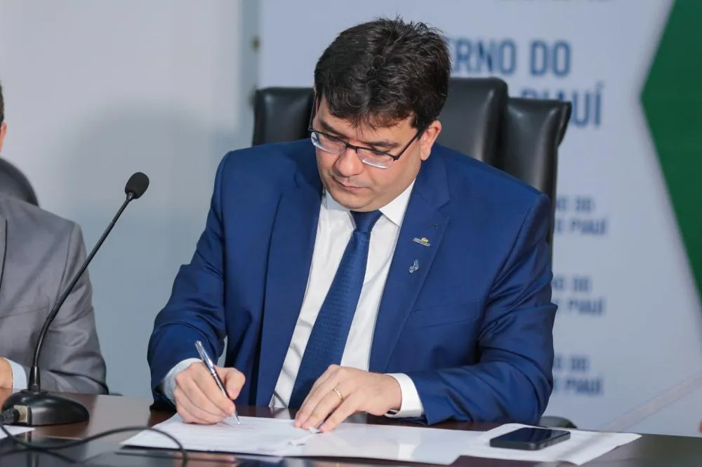 Rafael Fonteles promove mudanças em secretarias e na presidência da Agespisa