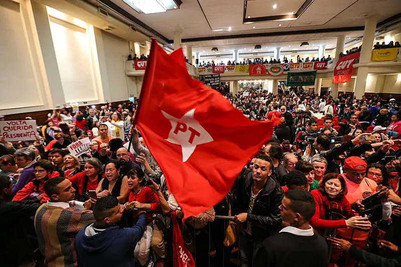 PT escolhe presidente com voto em cédula e contagem manual