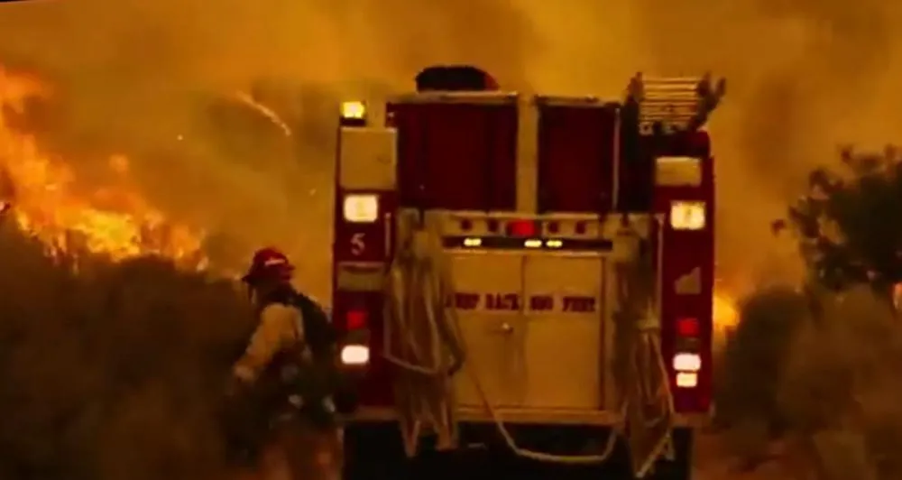 Incêndios descontrolados em SP: governo Tarcísio envia ajuda humanitária; 46 municípios continuam em alerta vermelho