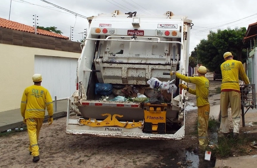  Coleta de lixo em Teresina é retomada após pagamento de garis